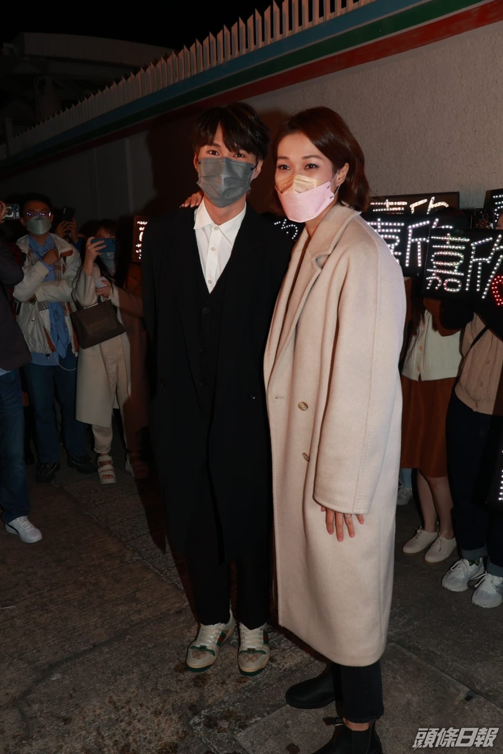 胡鴻鈞趁機跟嘉欣合照。